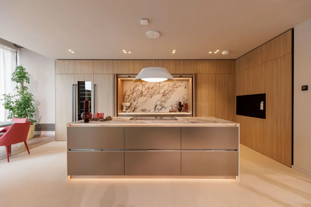 Kuzhinë moderne Febal Casa me island qendrore, Showroom Tiranë