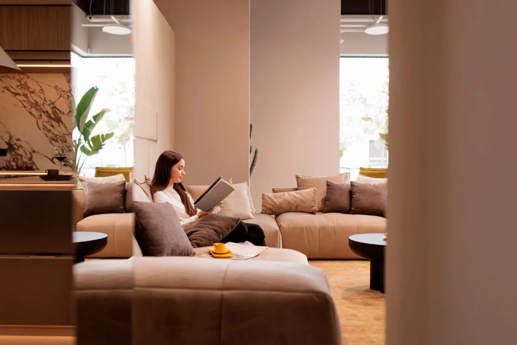Dhomë ndenje me divan modular Febal Casa, Showroom Tiranë