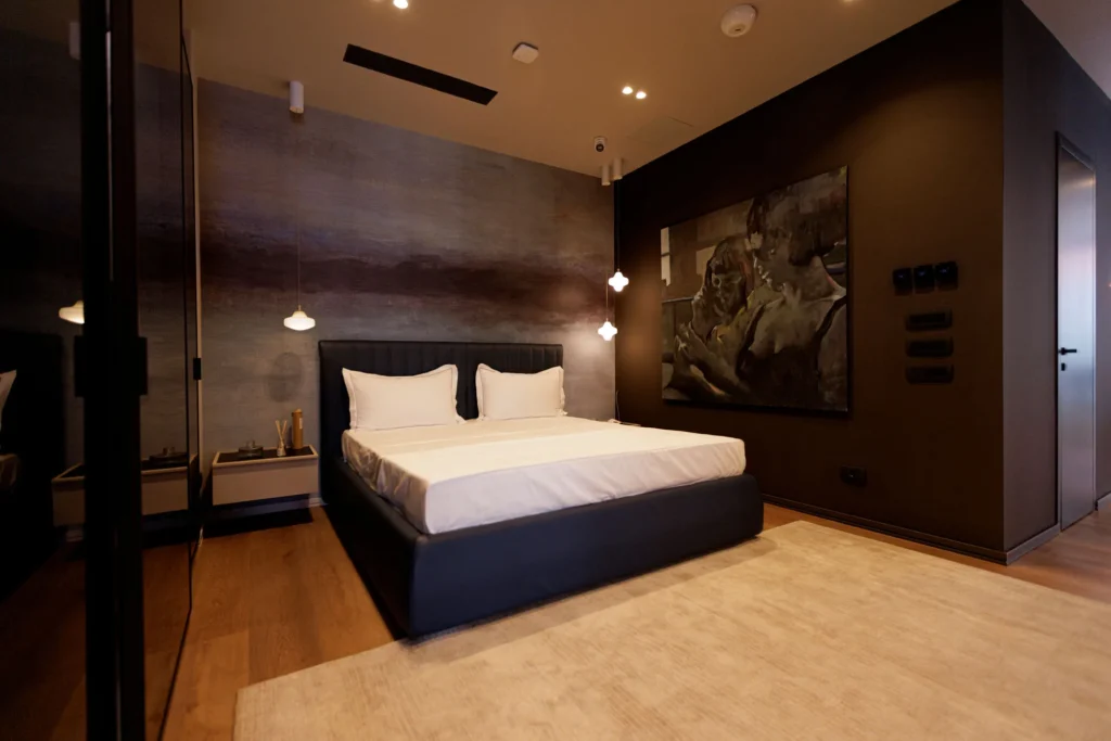 Dhomë gjumi Febal Casa me mur dekorativ, Showroom Tiranë