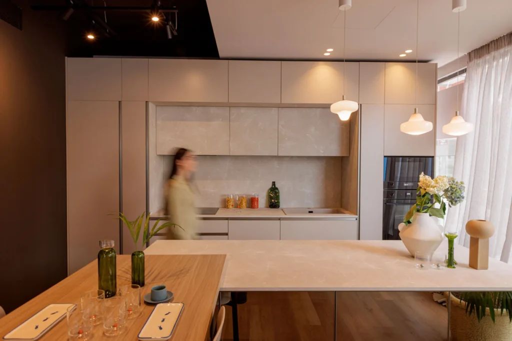Hapësira e kuzhinës në showroom-in Febal Casa, Tiranë